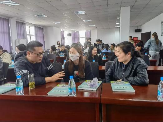 班主任与家长交流1